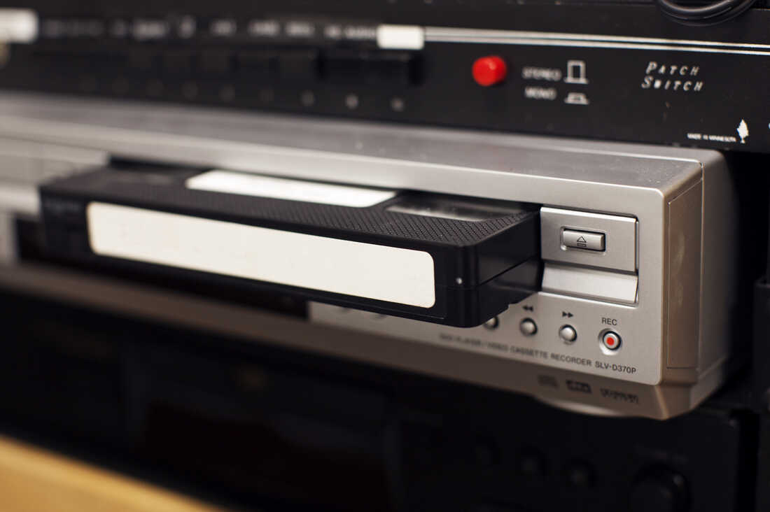 19 Trivial and Outdated Skills From People Who Had 90's Jobs