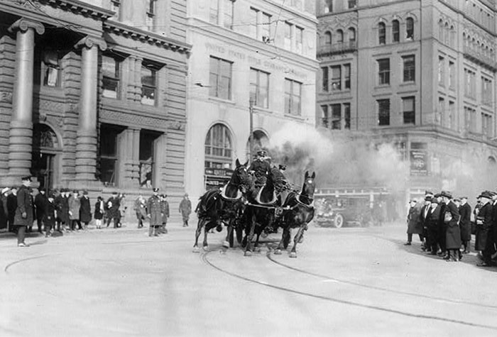 35 Powerful Photos That Show What Life Was Like 100 Years Ago